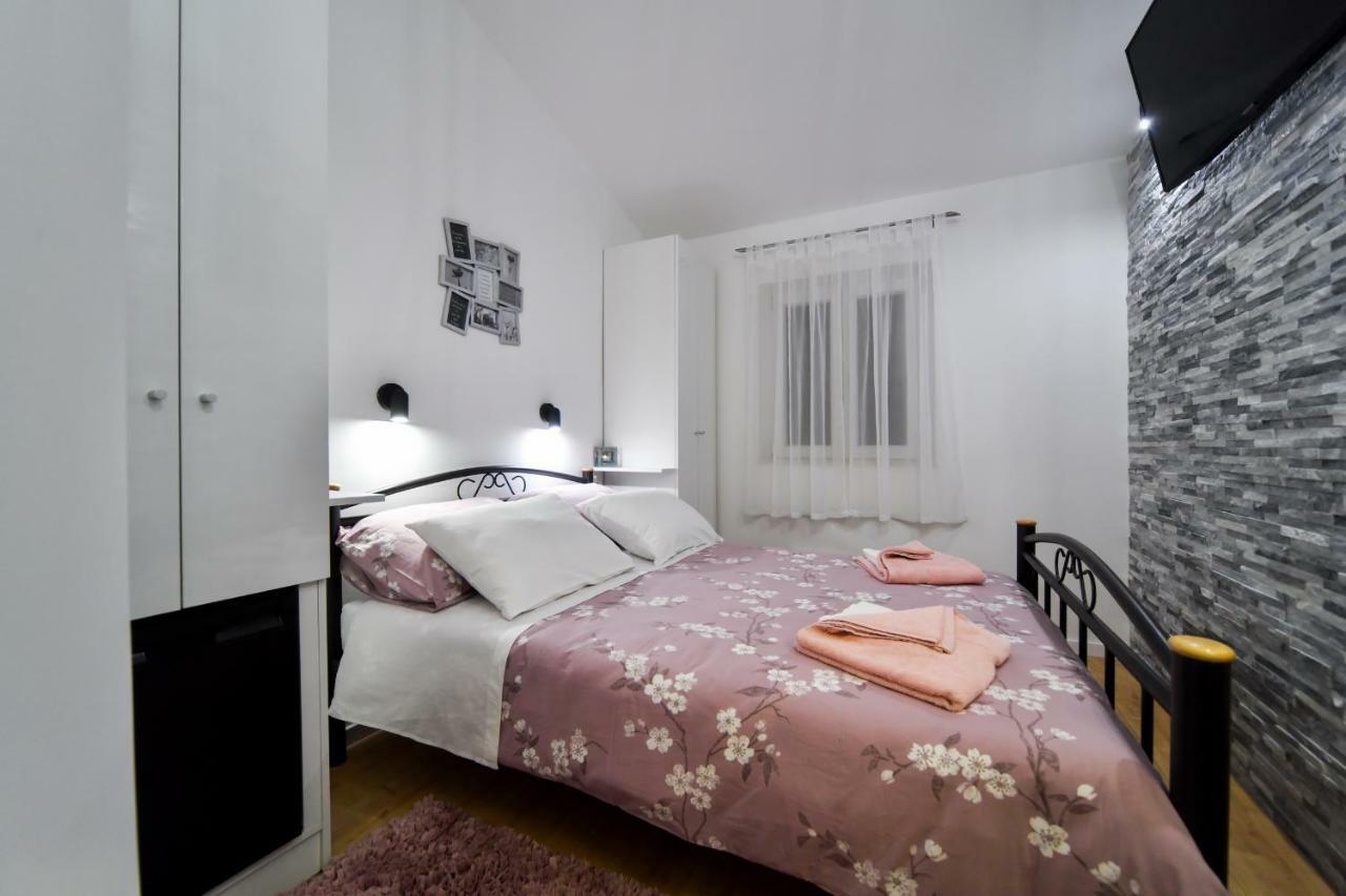 Apartments And Rooms Nekic ซาดาร์ ภายนอก รูปภาพ